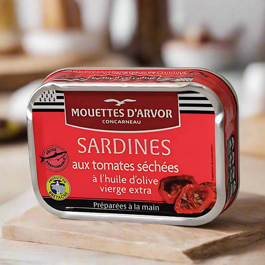 Sardines with sun-dried tomatoes in olive oil