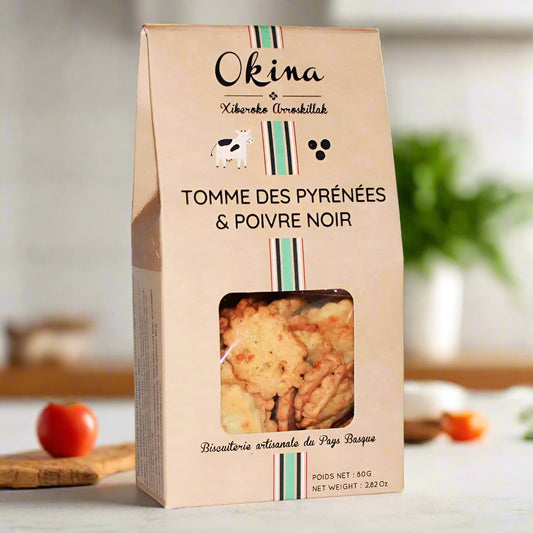 Aperitif biscuits with Tomme des Pyrénées cow cheese and black pepper